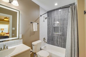 Interior - 1 Mi to Dtwn, 8 Mi to Nrg! Fourth Ward Apt w/ W&D (Houston)