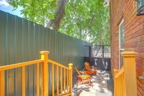 Interior - Central Houston Apartment w/ Furnished Patio! (Houston)