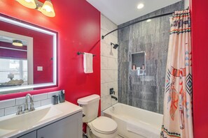 Apartment (1 Bedroom) | Interior - Pet-friendly Houston Apartment: 1 Mi to Downtown! (Houston)