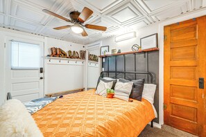 Interior - Manitou Mountain Retreat: Deck & Fire Pit! (Manitou Springs)