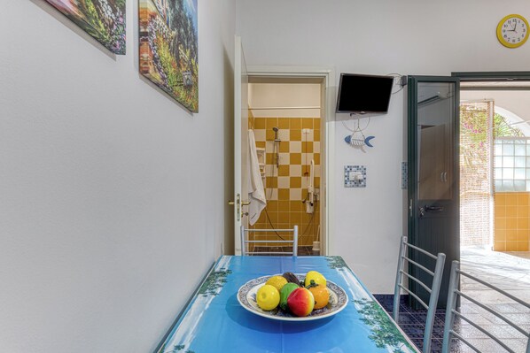 Room, Multiple Bedrooms, Accessible, Garden View | Dining