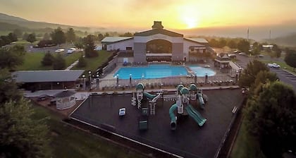 Resort Amenities, Mountain Views, Sauna!