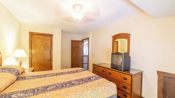 2 bedrooms, iron/ironing board, WiFi