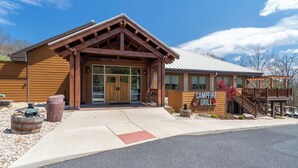 A wooden building with a sign reading "Campfire Grill." - Resort Amenities, Mountain Views, Sauna! (McGaheysville)