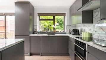 Coffee/tea maker, fridge, microwave, oven