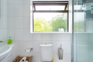 Unclassified image, 5 of 22, button - Charming Retreat Near Grange Hill (Central Line) (Greater London)