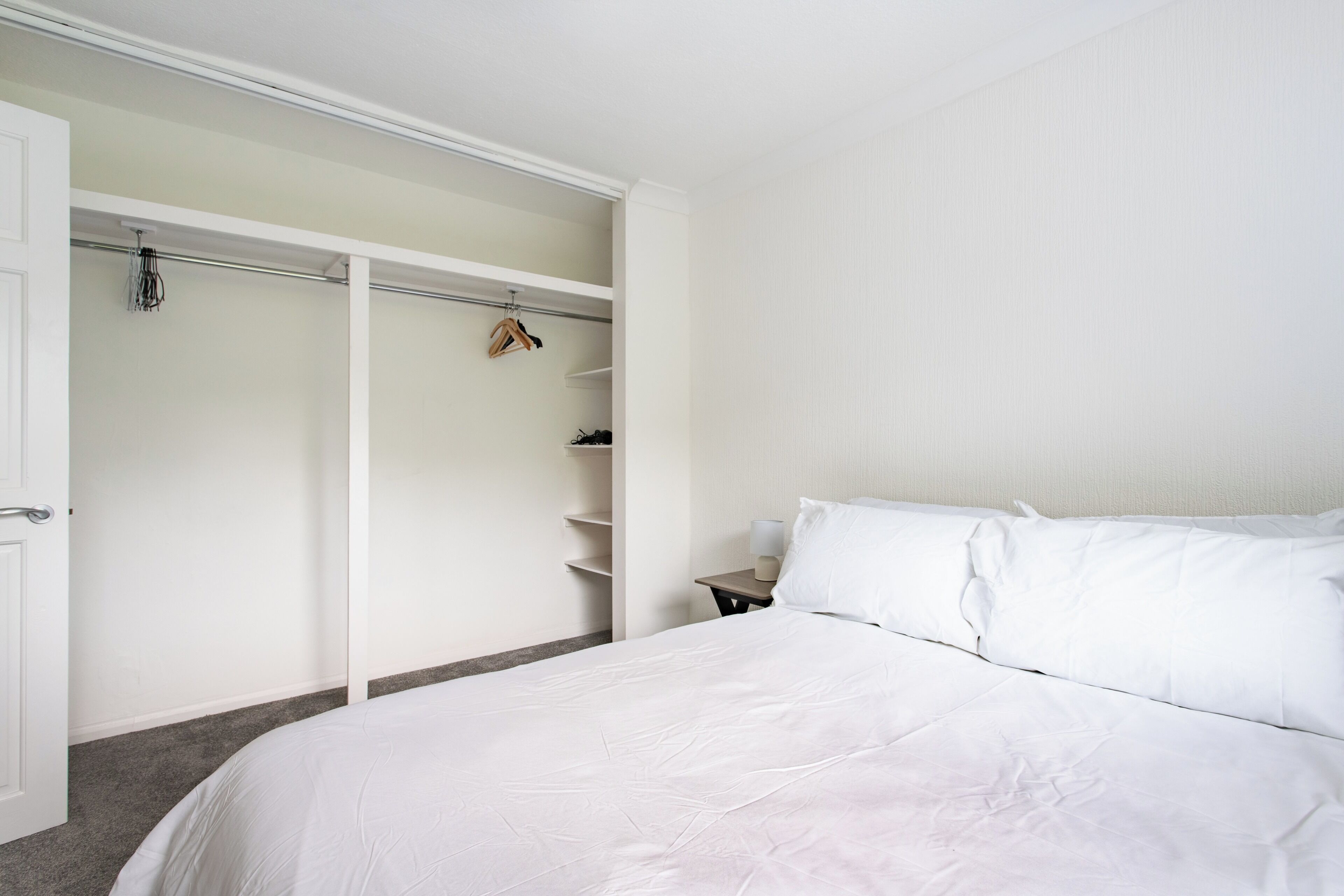 2 bedrooms, iron/ironing board, Internet, bed sheets