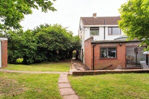 Unclassified image, 2 of 22, button - Charming Retreat Near Grange Hill (Central Line) (Greater London)