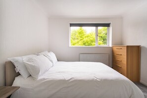 Unclassified image, 3 of 22, button - Charming Retreat Near Grange Hill (Central Line) (Greater London)