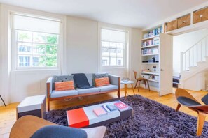 Télévision, livres, chaîne hi-fi