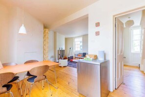 Interior - Trendy 1BD Flat on Historic Street, Farringdon (London)