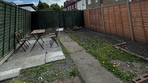 Outdoor dining - Newly Renovated 4BD Home, 11 Mins to ExCel London! (London)