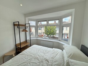 4 間睡房、書桌、熨斗/熨衫板、Wi-Fi