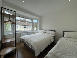 4 chambres, bureau, fer et planche à repasser, Wi-Fi