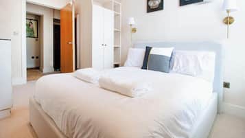 1 slaapkamer, een strijkplank/strijkijzer, internet, beddengoed