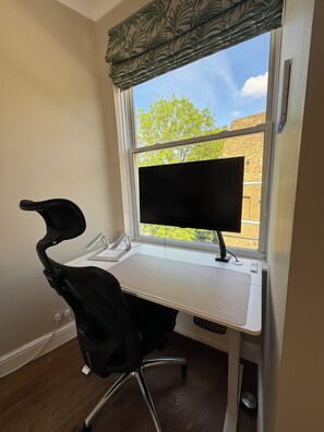 Interior - Hidden Gem w/Private Terrace, Fulham Broadway! (London)