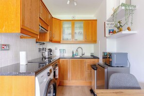 Private kitchen - Cosy Refurbished Studio w Pvt Balcony Kensington (London)