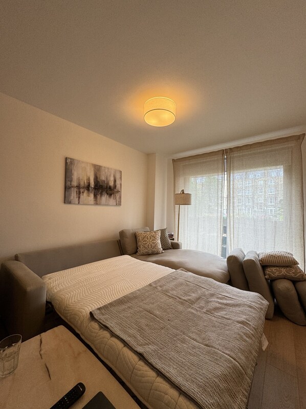WiFi, bed sheets