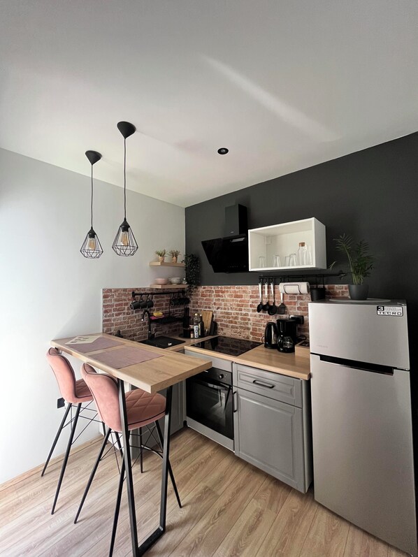 Private kitchen - Cozy apartment in welcoming Pula with WiFi, AC (Pula)