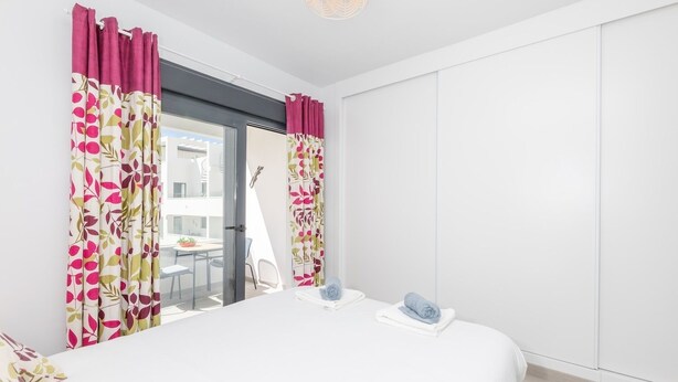 A bedroom with a bed, a bathroom with a shower, and a balcony with a table and chairs. - RDR387 - New Chic apartment walk to beach Estepona (Estepona)