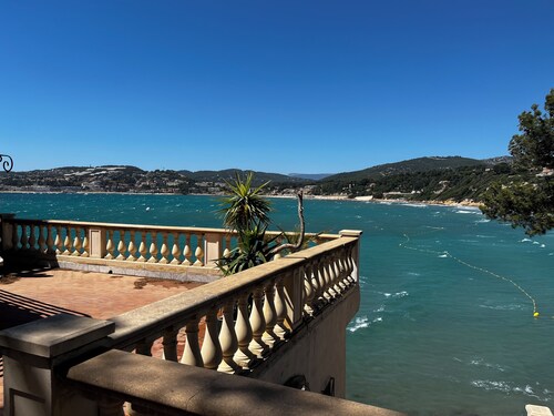 Maison a 1OO mètres de la plage et vue sur mer exceptionnelle   
