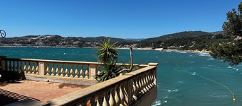 House 1OO metres from the beach with exceptional sea view   