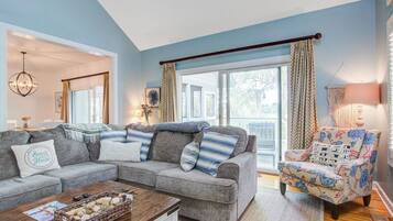 Televisión y chimenea