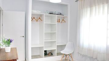 4 slaapkamers, een strijkplank/strijkijzer, wifi, beddengoed