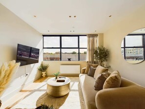 テレビ、書斎 / ワークスペース