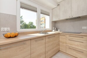 Dishwasher, cookware/dishes/utensils - Beautiful Apartament by Renters (Gdynia)