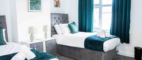 3 bedrooms, desk, iron/ironing board, free WiFi