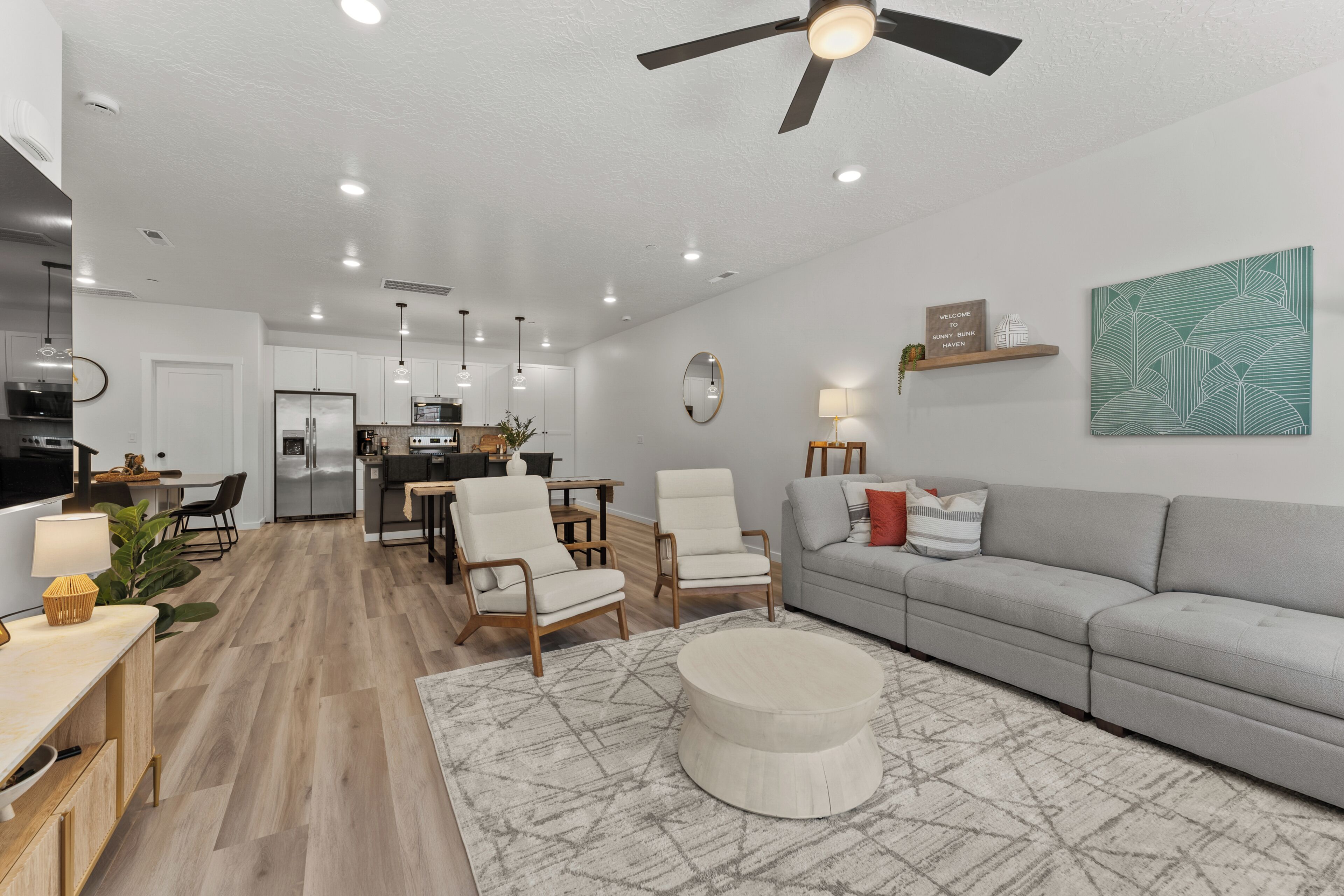 Sun Bunk Haven: Private Hot Tub, Community Indoor and Outdoor Pools