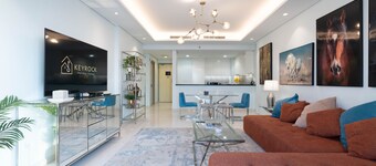 Rooftop pool-2BR Apartment Near Downtown