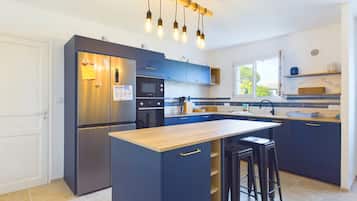 Réfrigérateur, micro-ondes, four, lave-vaisselle