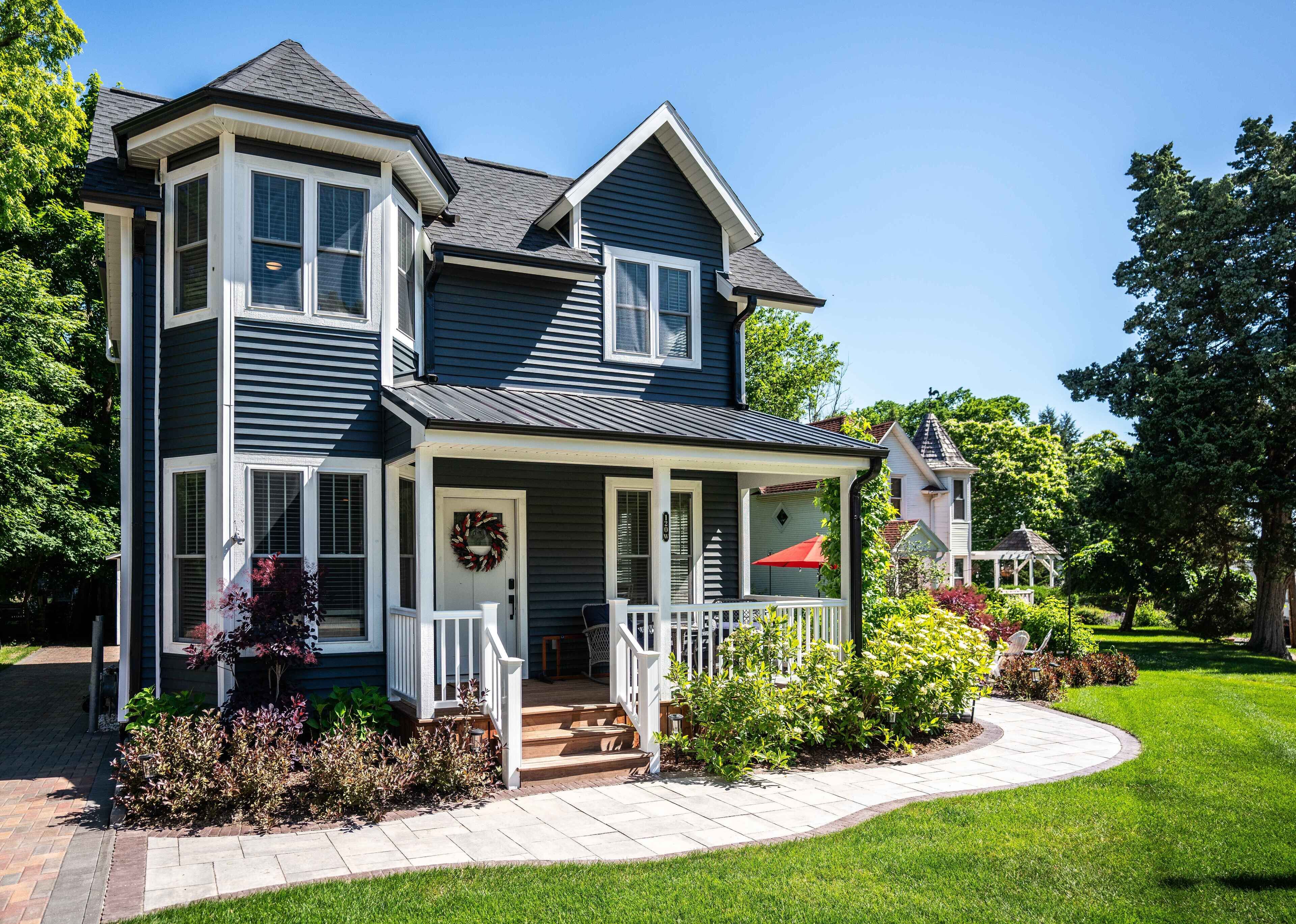 Bayside Retreat – Geneva Getaway for 9! Walk to Williams Bay & Lake Shore