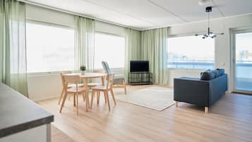 Appartamento Classic | Area soggiorno | TV a schermo piatto