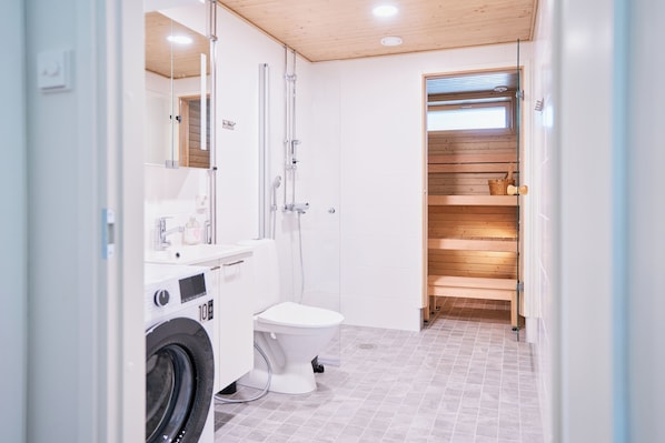 Departamento clásico | Baño | Secadora de cabello, toallas, papel de baño 