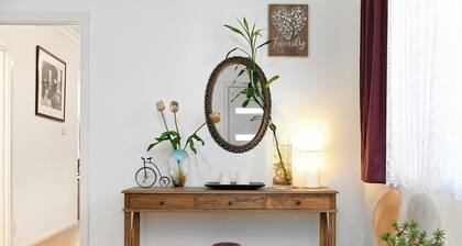 Entire Two Storey House 4/5BR Close to Train Station Airport and Sydney CBD