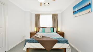 5 habitaciones, tabla de planchar con plancha, cuna de viaje y wifi