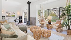 House, 4 Bedrooms | Living area