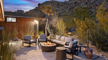 Rumah, 4 kamar tidur | Teras/patio