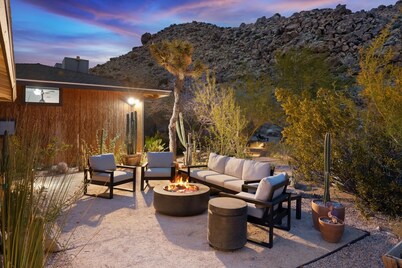 Moonbeam Mountain - Stylish Home W/private Boulders + Hot Tub! 4 Bedroom Home by RedAwning