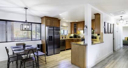 Sky Harbor House - Centrally Located W/hot Tub 3 Bedroom Home by RedAwning