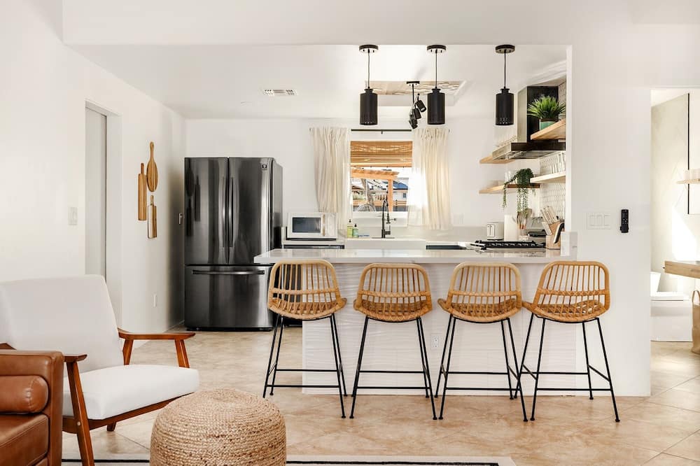 Modern Desert Escape - Fire Pit, Bbq And Design! 3 Bedroom Home by RedAwning - Pipes Canyon Road, CA