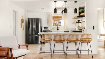 Casa, 3 quartos | Cozinha privada | Geladeira, fogão, cafeteira/chaleira