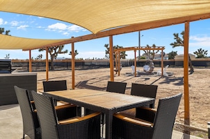 House, 3 Bedrooms | Outdoor dining