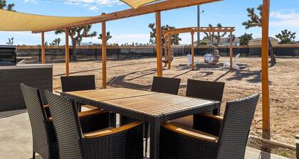 Modern Desert Escape - Fire Pit, Bbq And Design! 3 Bedroom Home by RedAwning
