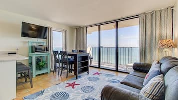 Condo, 1 Bedroom | Living area
