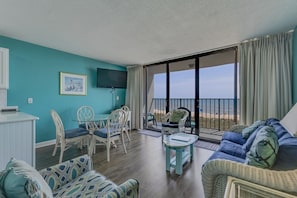 Condo, 1 Bedroom | Living area
