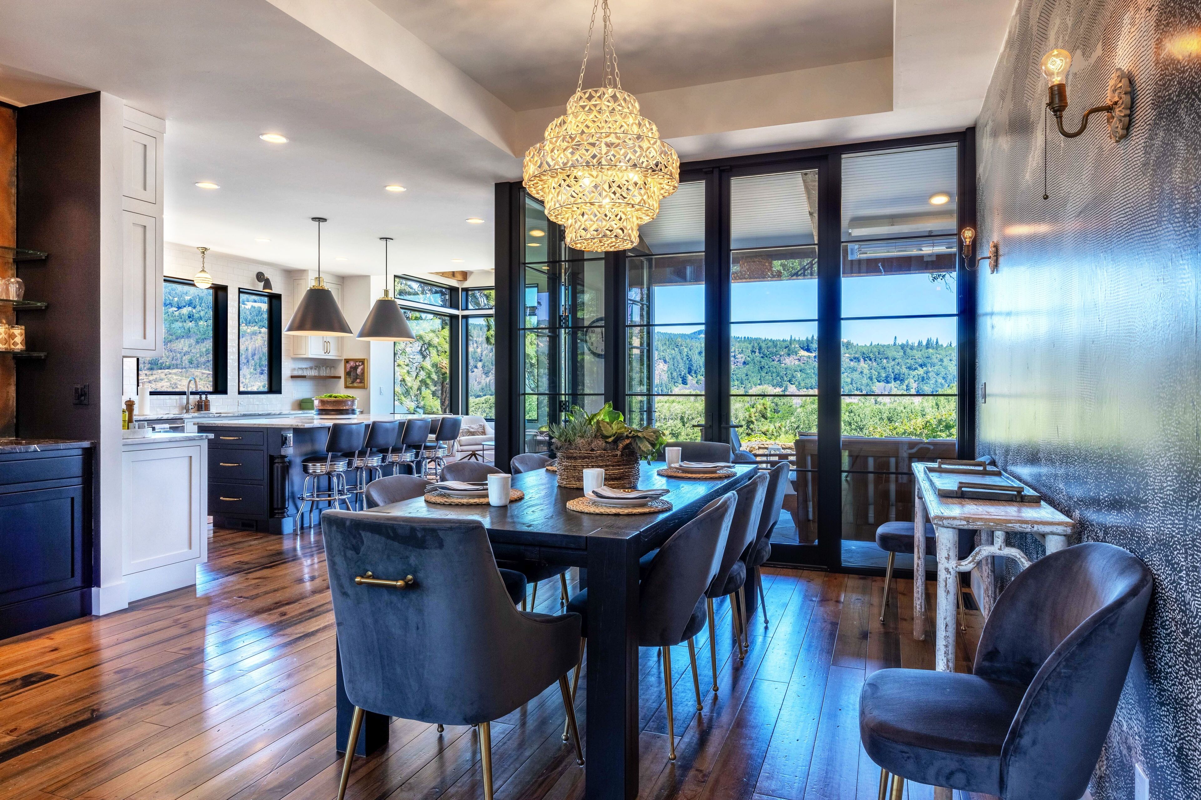 House, 4 Bedrooms | Tempat makan